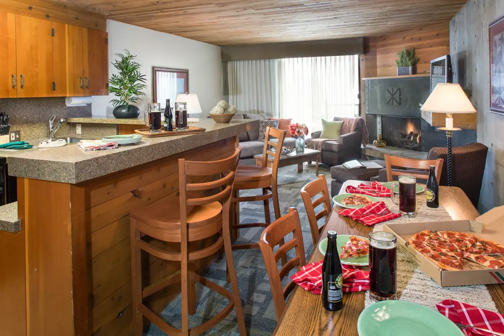 View of the kitchen, a counter with pizza and drinks and more in the Studio room at the Iron Blosam Lodge