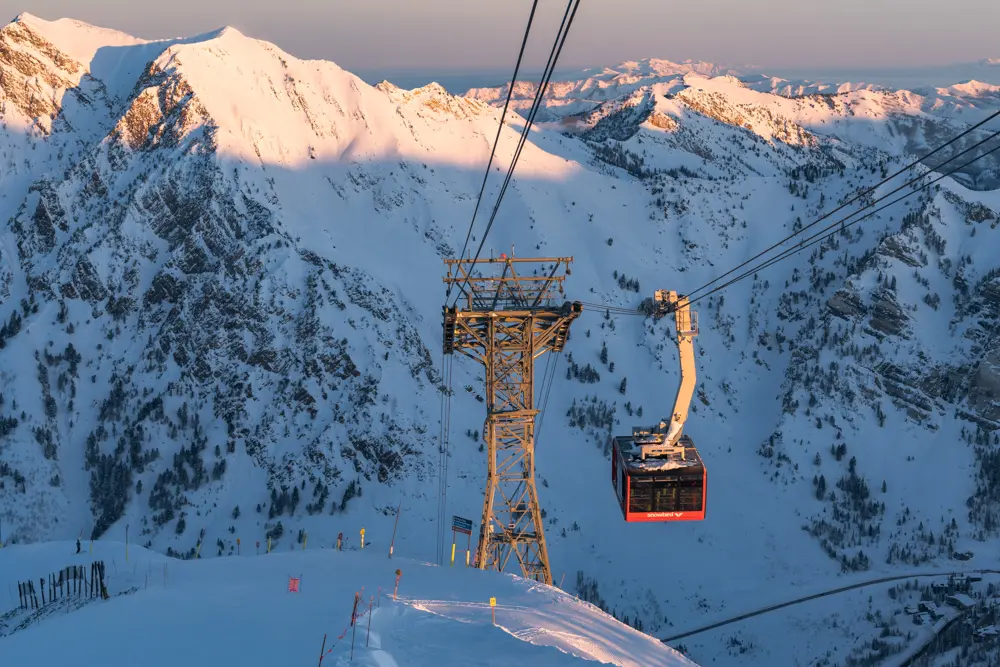The tram at sunrise one of the benefits of the seven summits club, snowbirds membership program