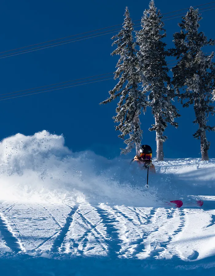 Mobile hero for a skier in deep powder